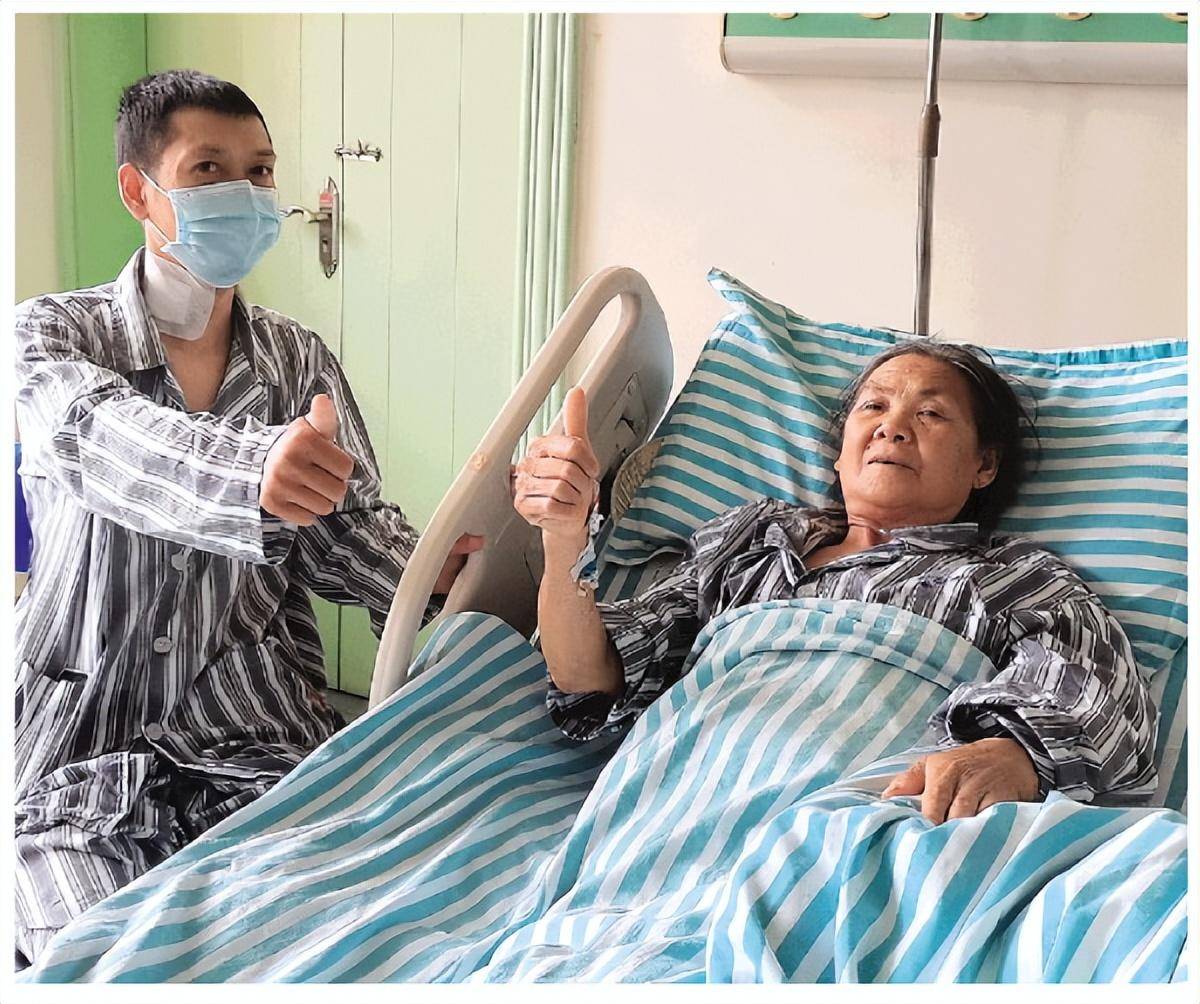 记者秦丽云 摄39岁的儿子不幸患上尿毒症,在找不到匹配肾源的情况下