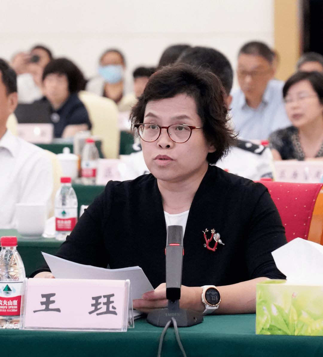 普陀区副区长王珏作普陀教育工作发展情况报告王珏代表区政府以"坚定