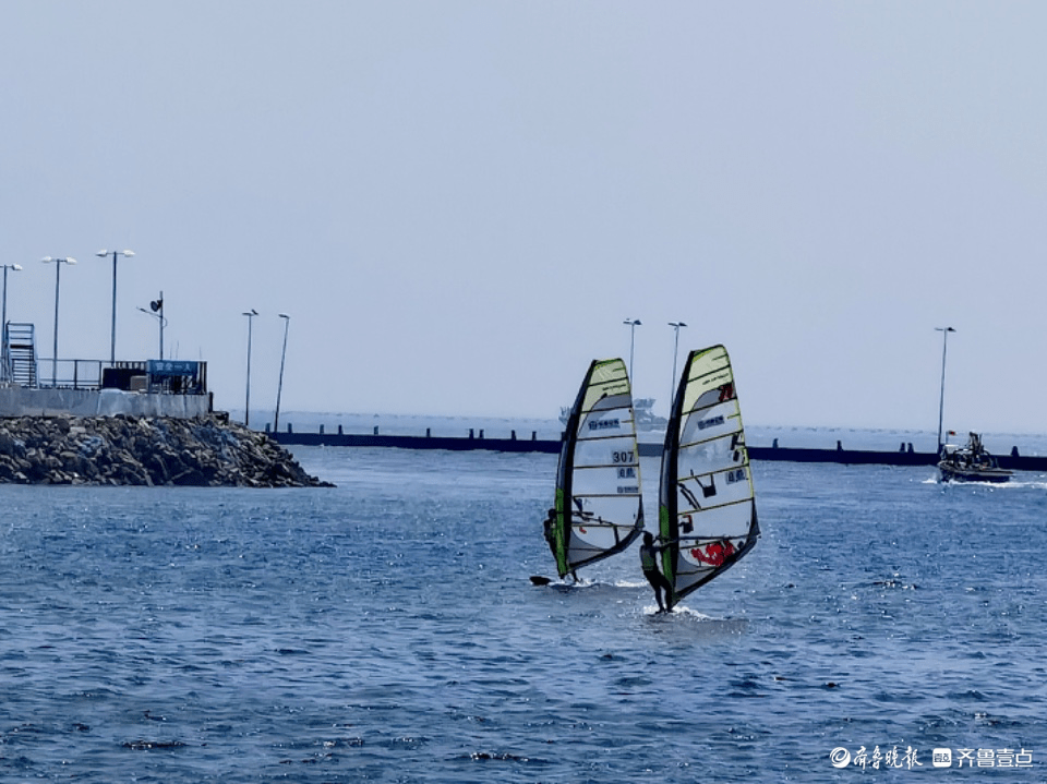 日照世界帆船锦标赛基地,帆船训练进行中_李春英