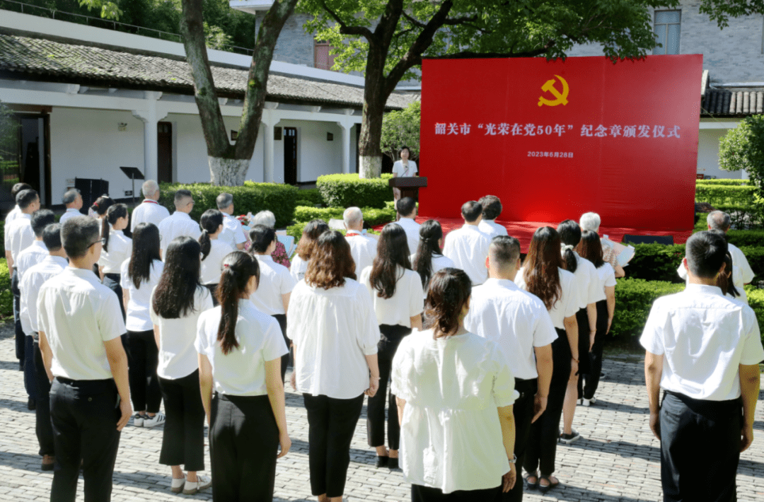 赓续向前图片