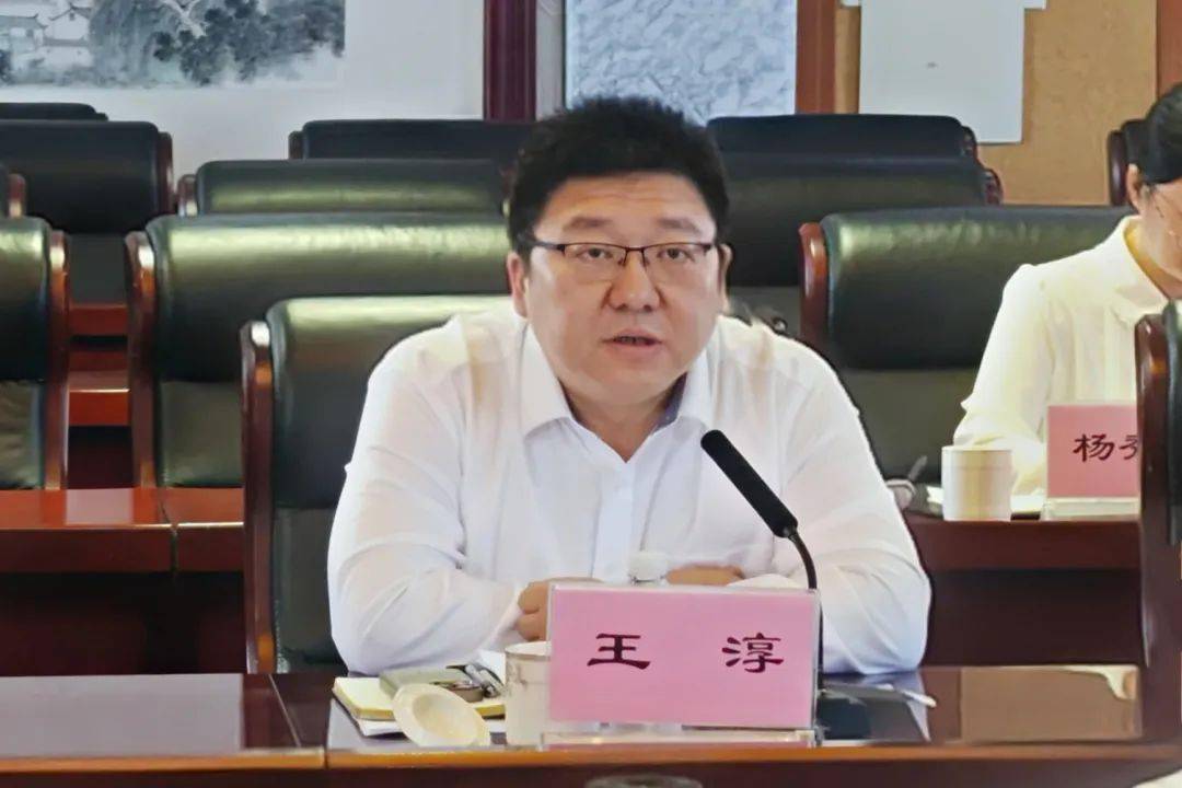 区人民政府副区长王淳,大理州政府党组成员,一级巡视员吉向阳出席会议