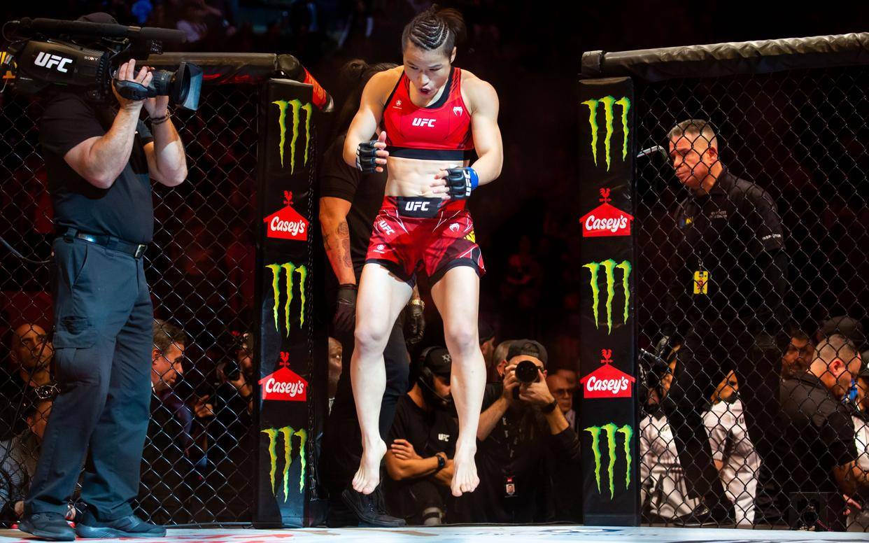 张伟丽盼综合格斗扩大粉丝圈,曾参与策划王宝强新片《八角笼中》_比赛