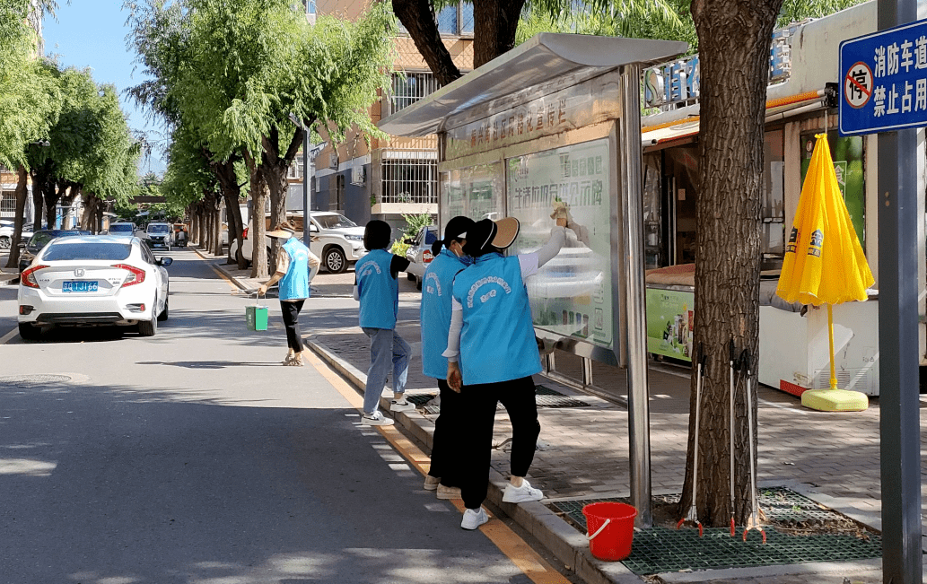 百泉街道组织街道干部,社区居委会工作人员,物业和居民,深入社会责任