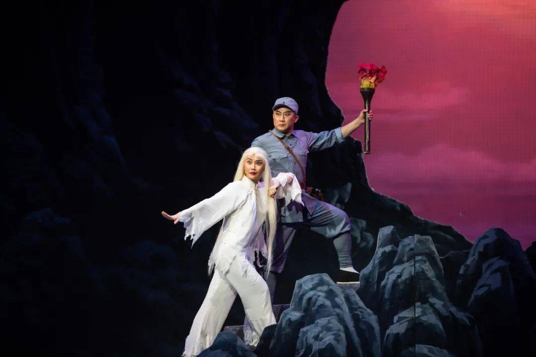 【今日演出】庆"七一" | 7月2日现代京剧《白毛女》:白发幸逢天地春