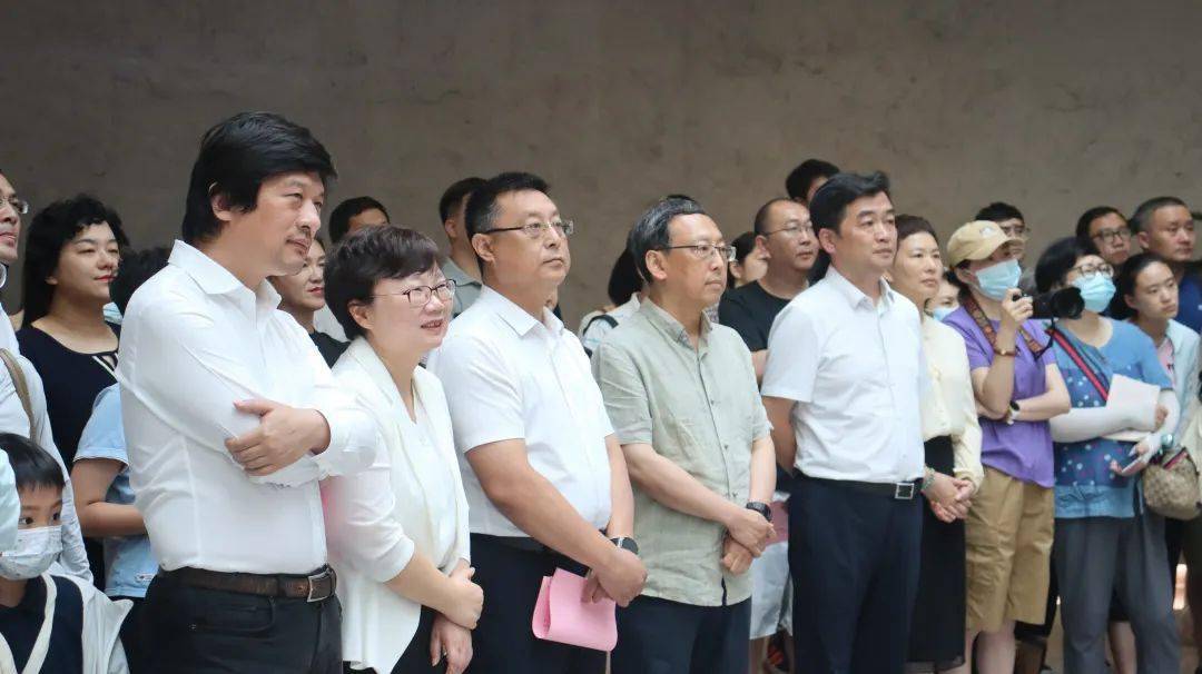 文旅融合发展中心主任崔晓霞,云冈石窟博物馆副馆长张旭云,定州市文化