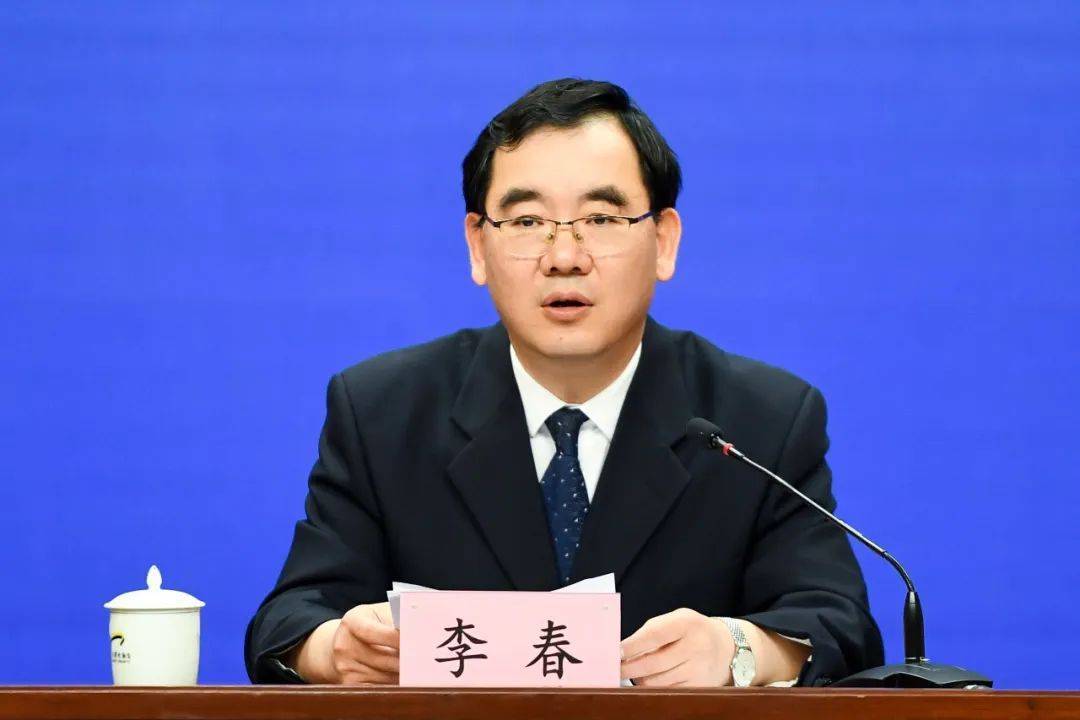 区委副书记,区长李春围绕东丽湖区域品质提升工作介绍了相关情况.