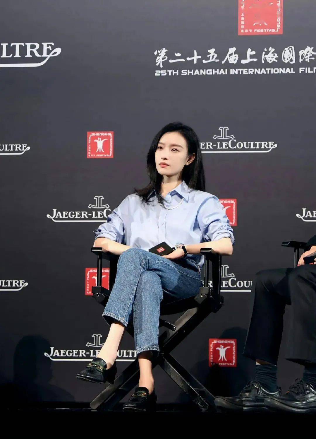 倪妮如果不做演员,一定会是位优秀的……_牛仔裤_珍珠_气质