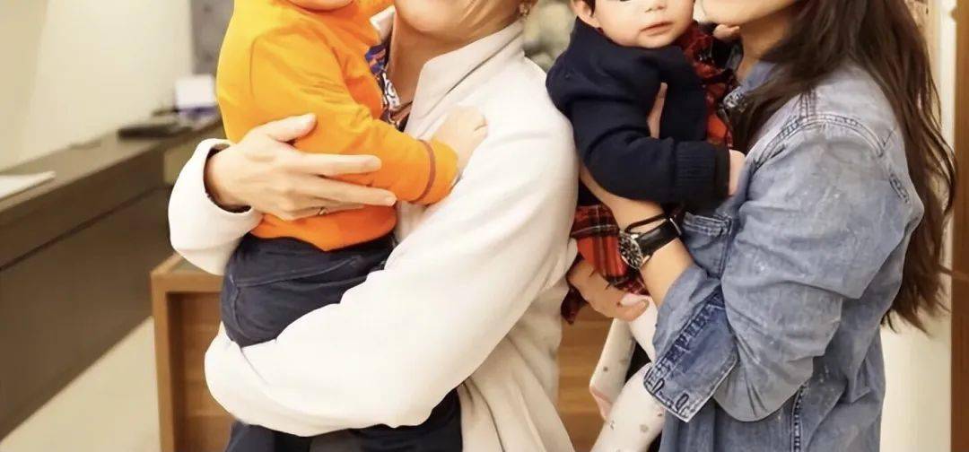 组合还有 赵小侨, 赖薇如, 邱纬芬, 屈昮洁,周雳岑, 王宇婕等七名成员