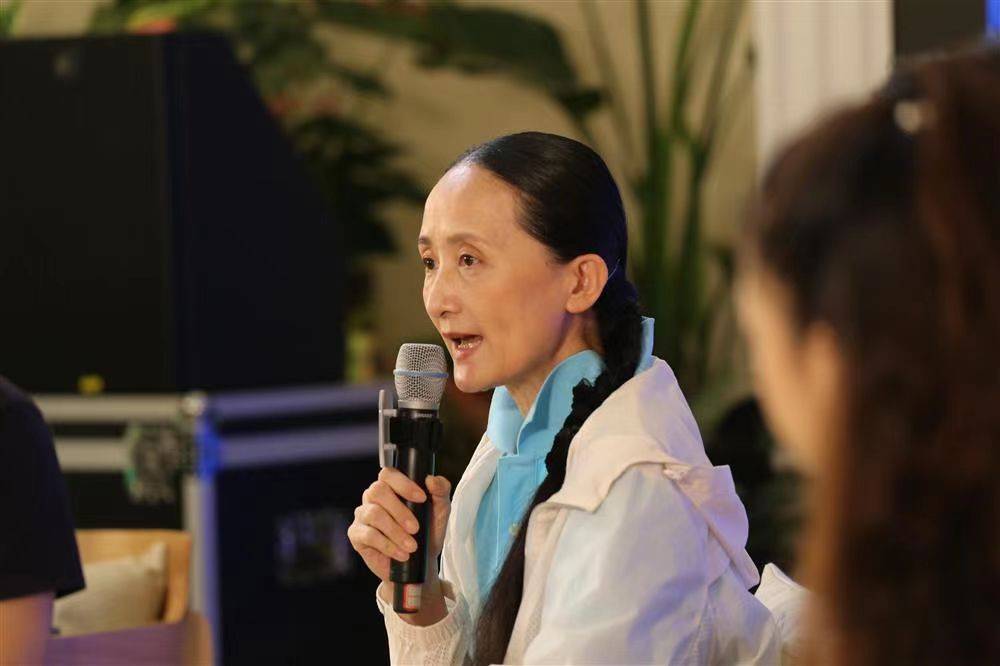 冯英:从演员到团长,在中央芭蕾舞团度过40年_小美人鱼_艺术_红楼梦