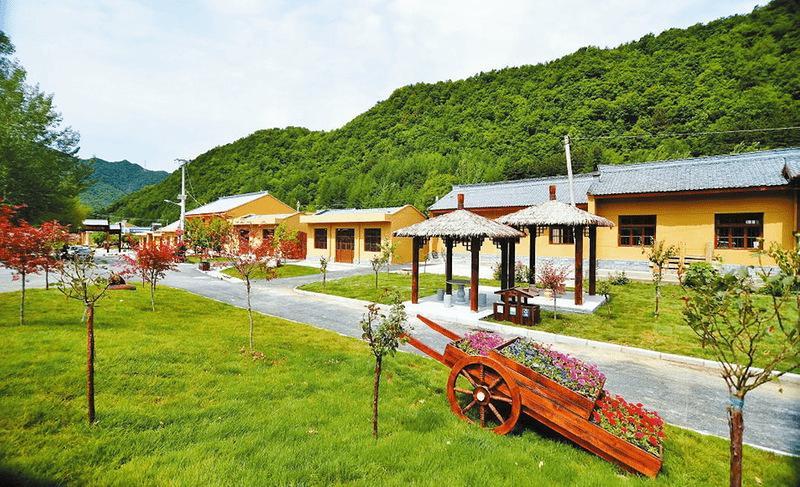 太白县鹦鸽镇马耳山村休闲公园.