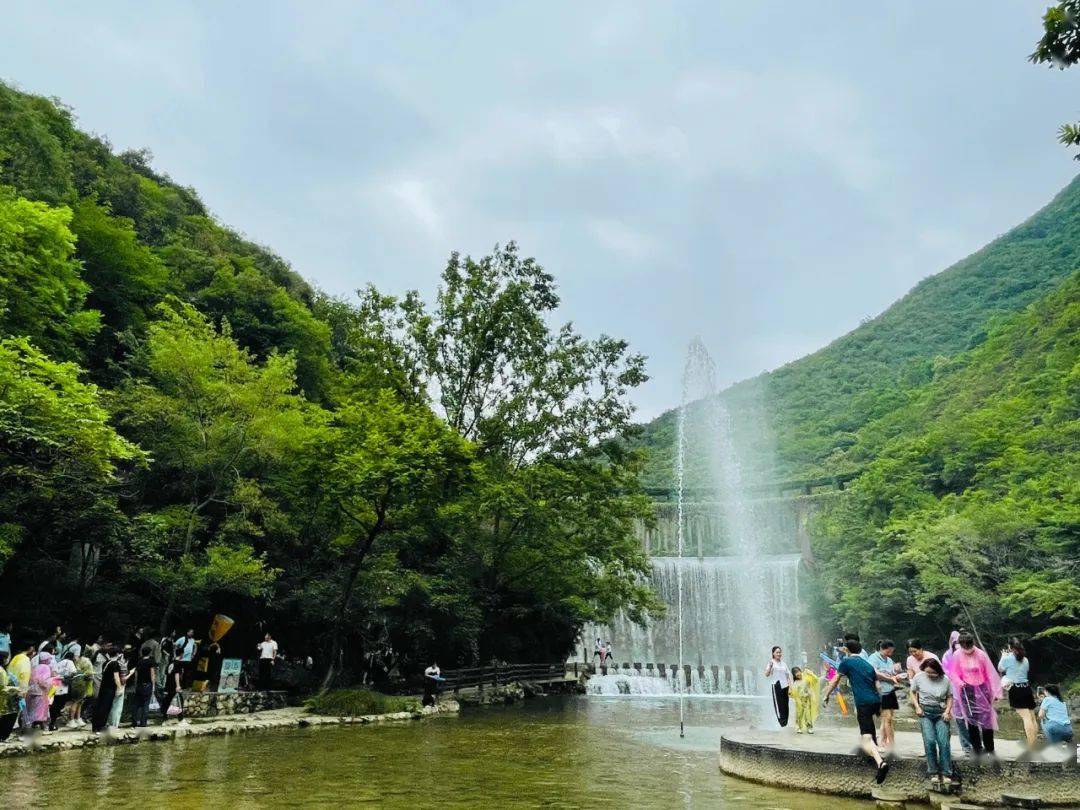 陕西千人旅游团走进郧西五龙河风景区_革命_红色之旅_根据地