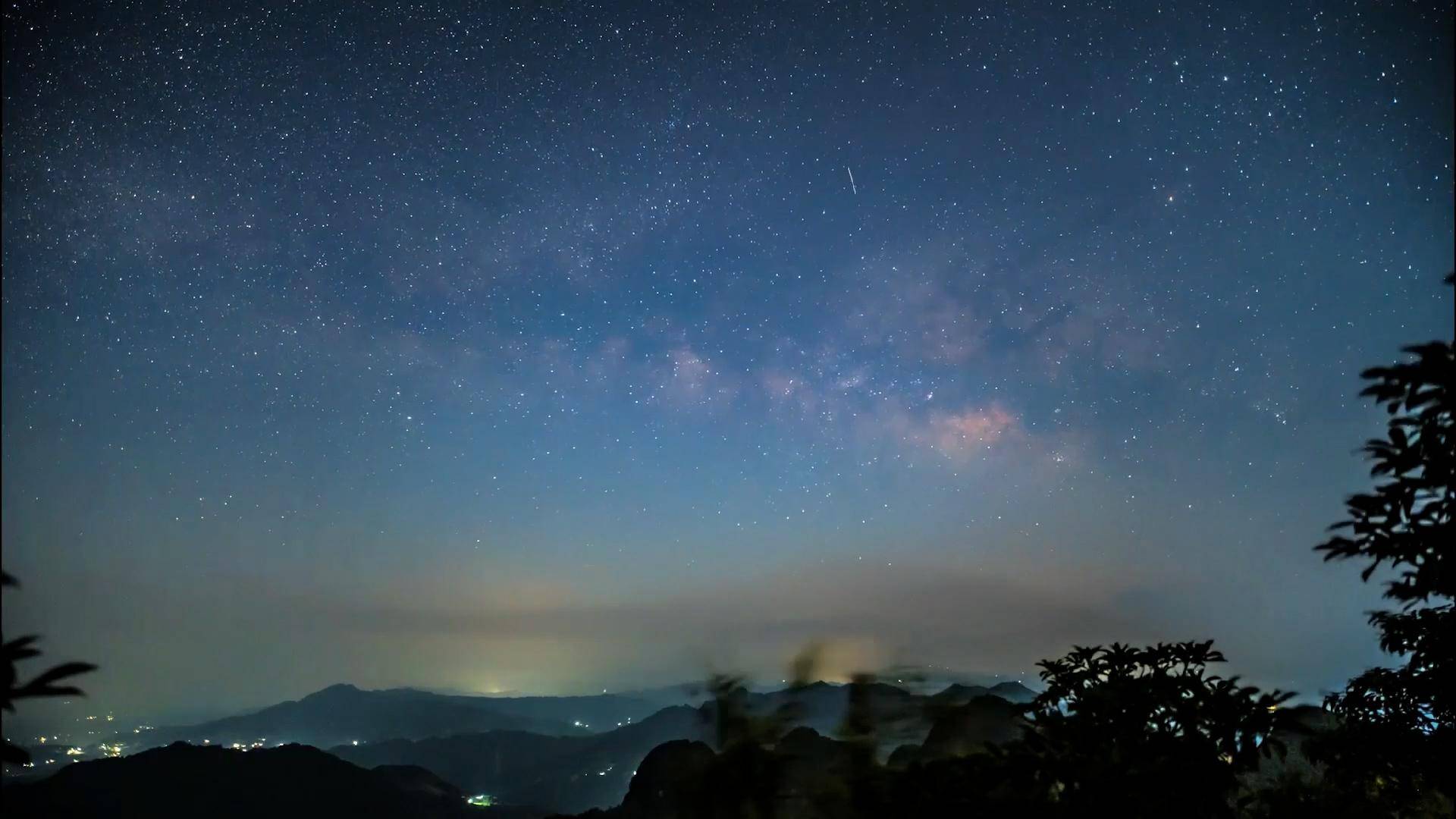 乌蒙山云光暮色星辰绚烂变换_昭通市_丁达尔_新华社