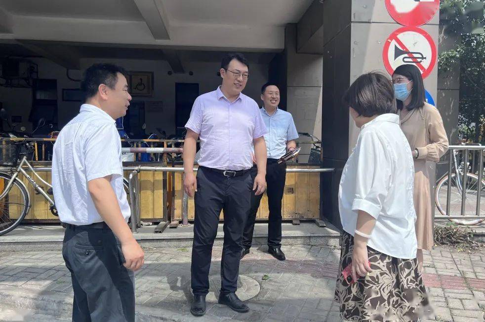 市市容环境质量监测中心党委书记郑景文带队赴长宁开展轨道交通站点出