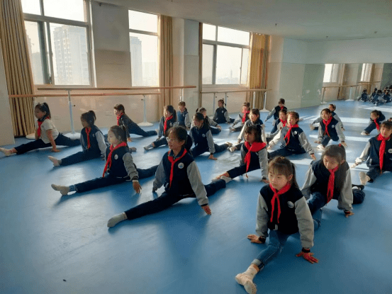 特色课程促双减五育并举绘奇章——莘县甘泉学校特色课程汇报与音体美