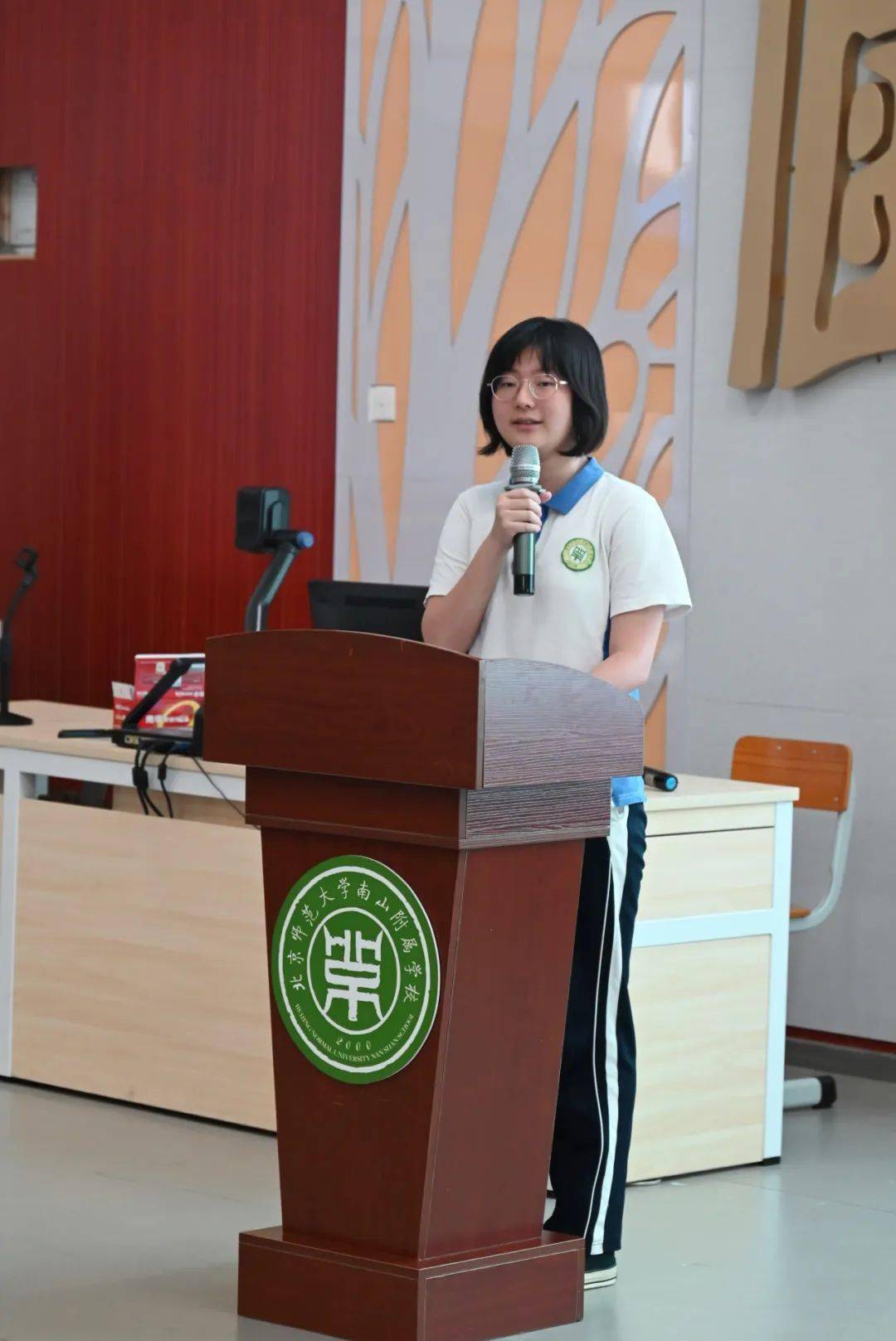 纪检部部长杨乐儿表示纪检部的工作需要秉持认真负责的态度,做到公正