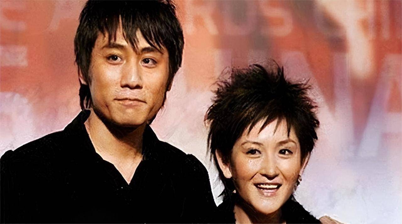 刘烨:为照顾重病外国妻子息影3年,如今妻子43像50,仍不离不弃_谢娜