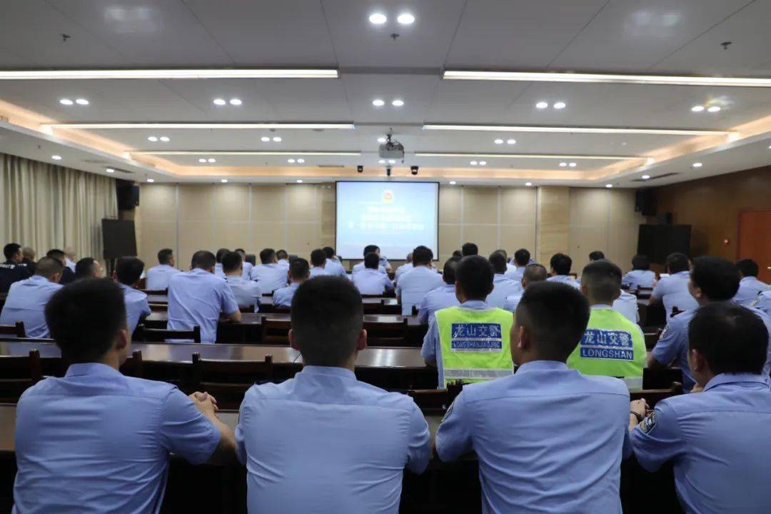 湘西州公安局指挥部署现场7月6日晚,按照上级公安机关统一部署,龙山