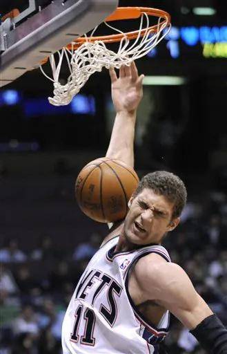 洛佩斯却经历了年薪2000万,到双面