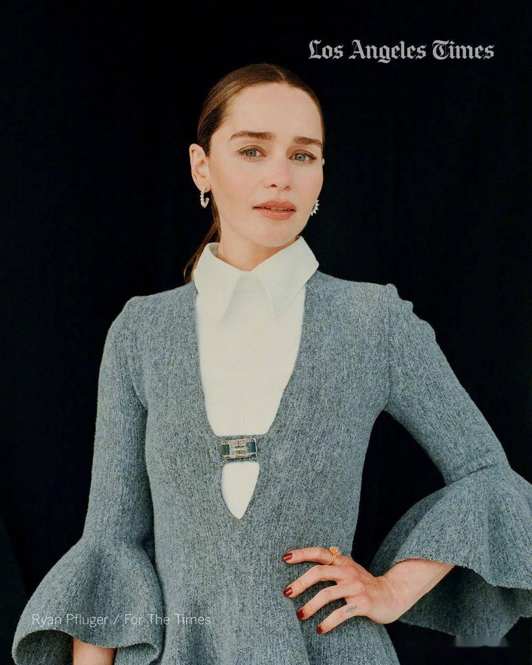 艾米莉亚·克拉克全新写真大片,不笑的"龙妈"如此优雅_秘密入侵_的