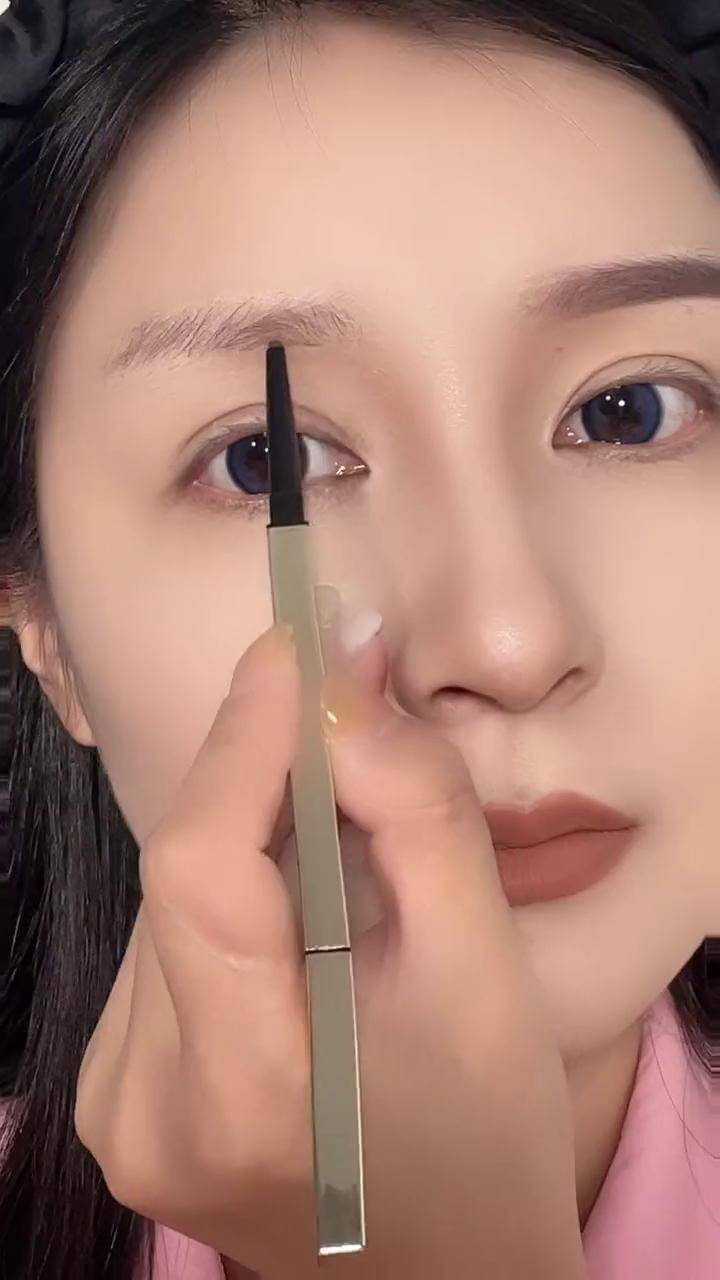 灰棕色眉笔画出来就是洋气百搭 画眉教程 眉笔