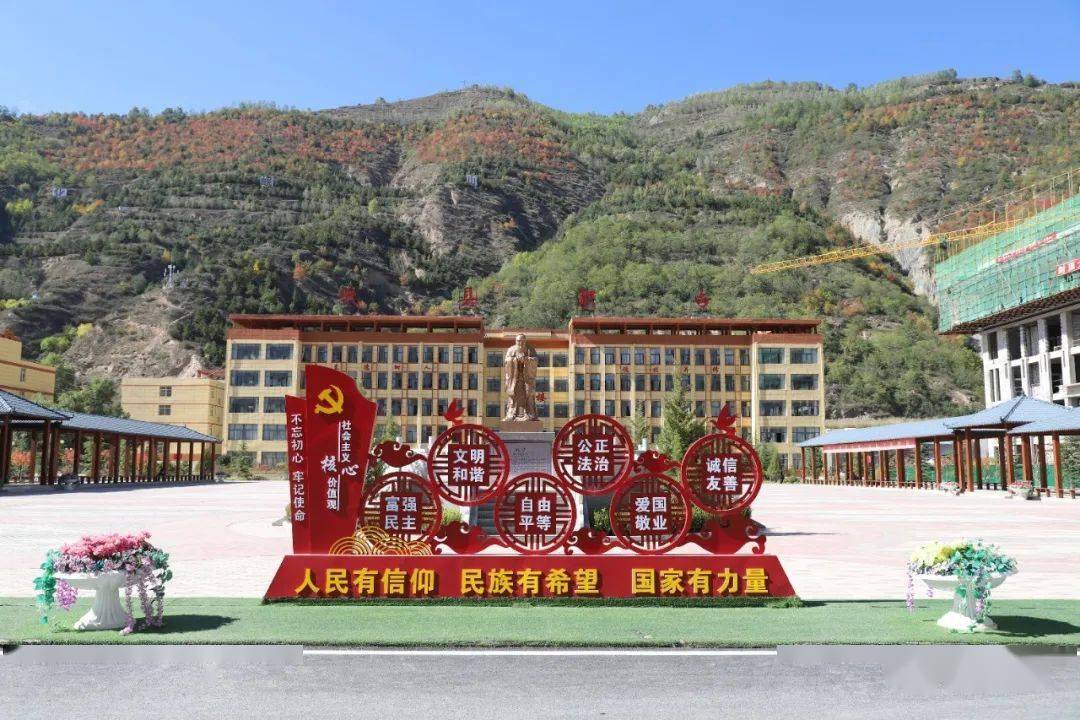 4.报读药学专业:还需持在职在岗证明.3.