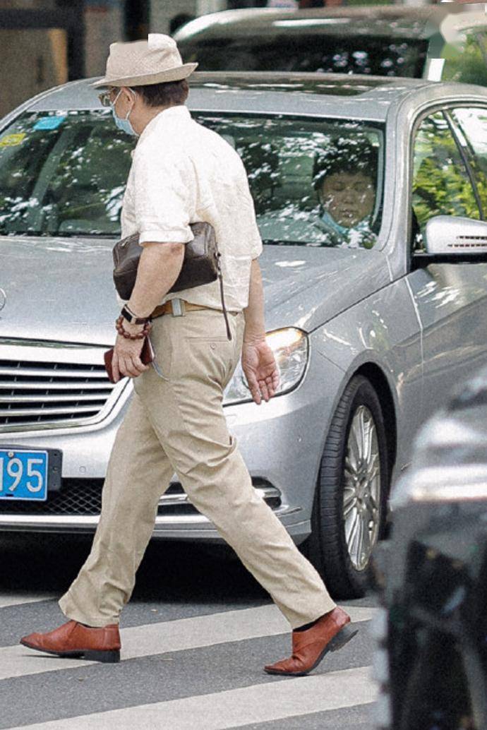 被中国爷爷街拍圈粉了!