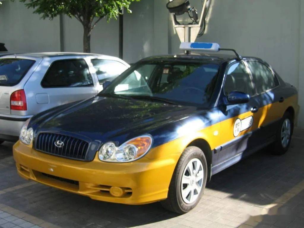 就是这款北京现代生产的索纳塔出租车,当然我开的并不是一辆营运车