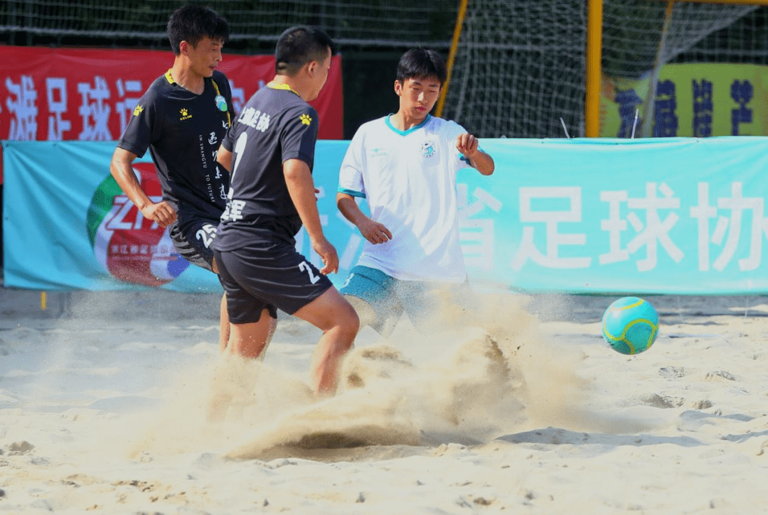 本次比赛精彩瞬间:据悉,本次比赛邀请了中国男子沙滩足球国家队主教练