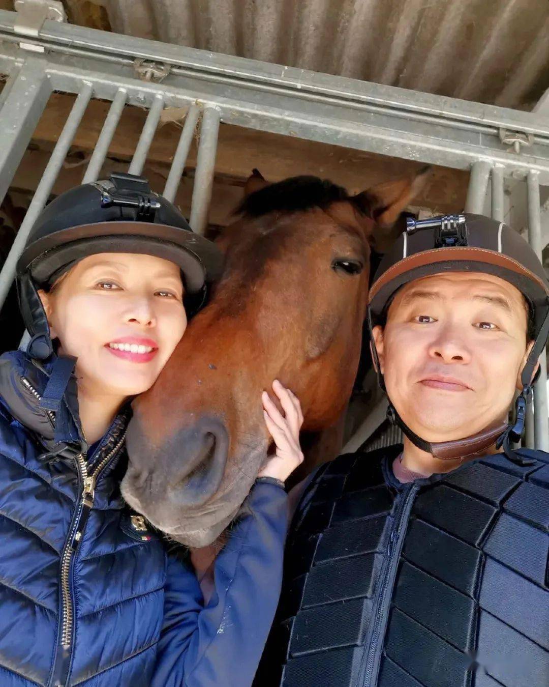 与患癌妻子骑马庆生,悉心照顾自闭症儿子_雷颂德_梁家玉_病情