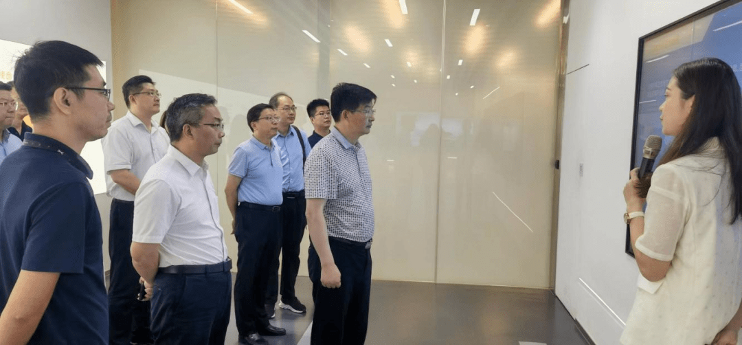 余珽一行听取了公司高级副总裁王旭东有关企业介绍,深入了解小鹏汽车