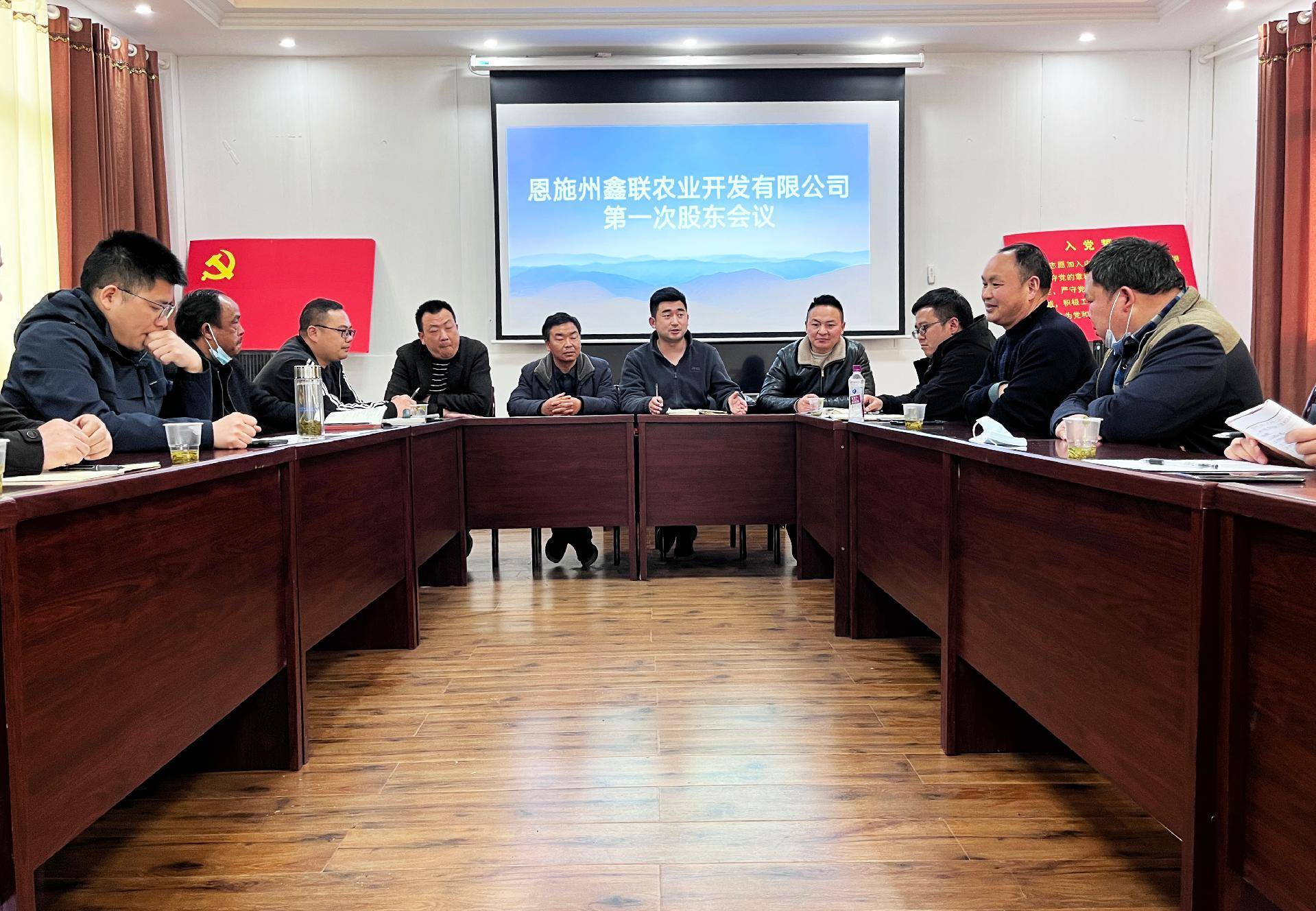 在芷药坪村,该村也利用当地河流和闲置土地资源,引进市场主体