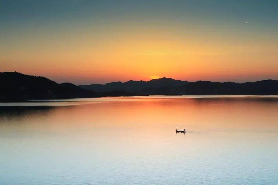 驾一叶扁舟,尽览水墨江南山水_fight_the_of