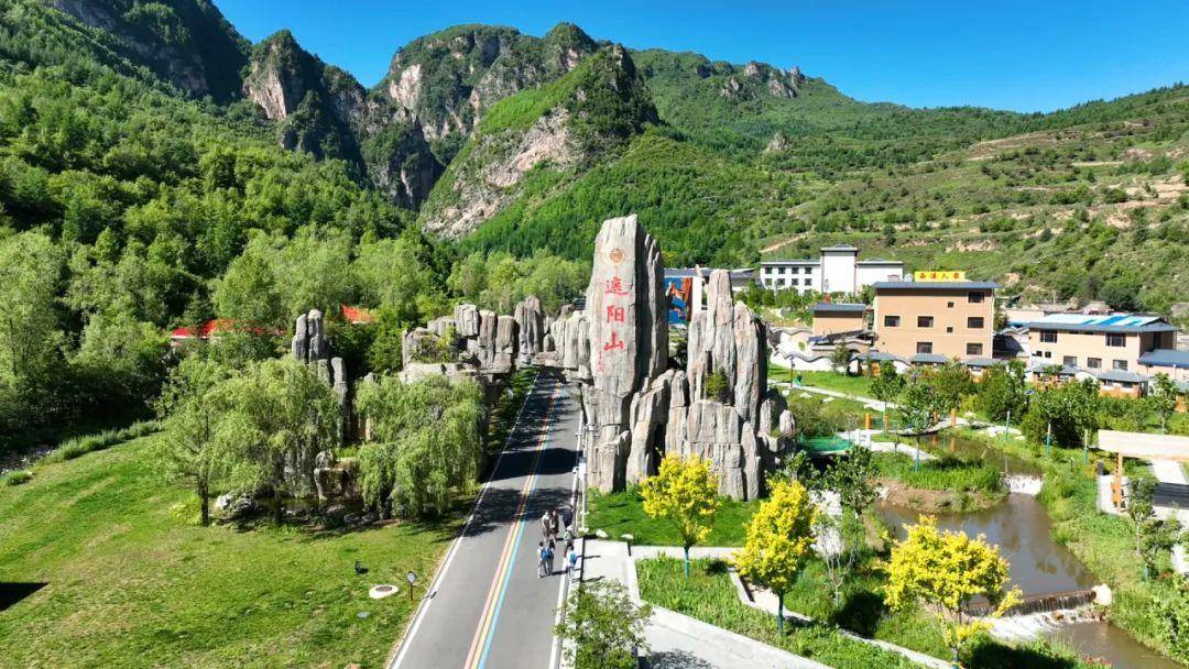 遮阳山森林公园位于甘肃省漳县境内,分东溪,西溪,夷门山三大景区,总