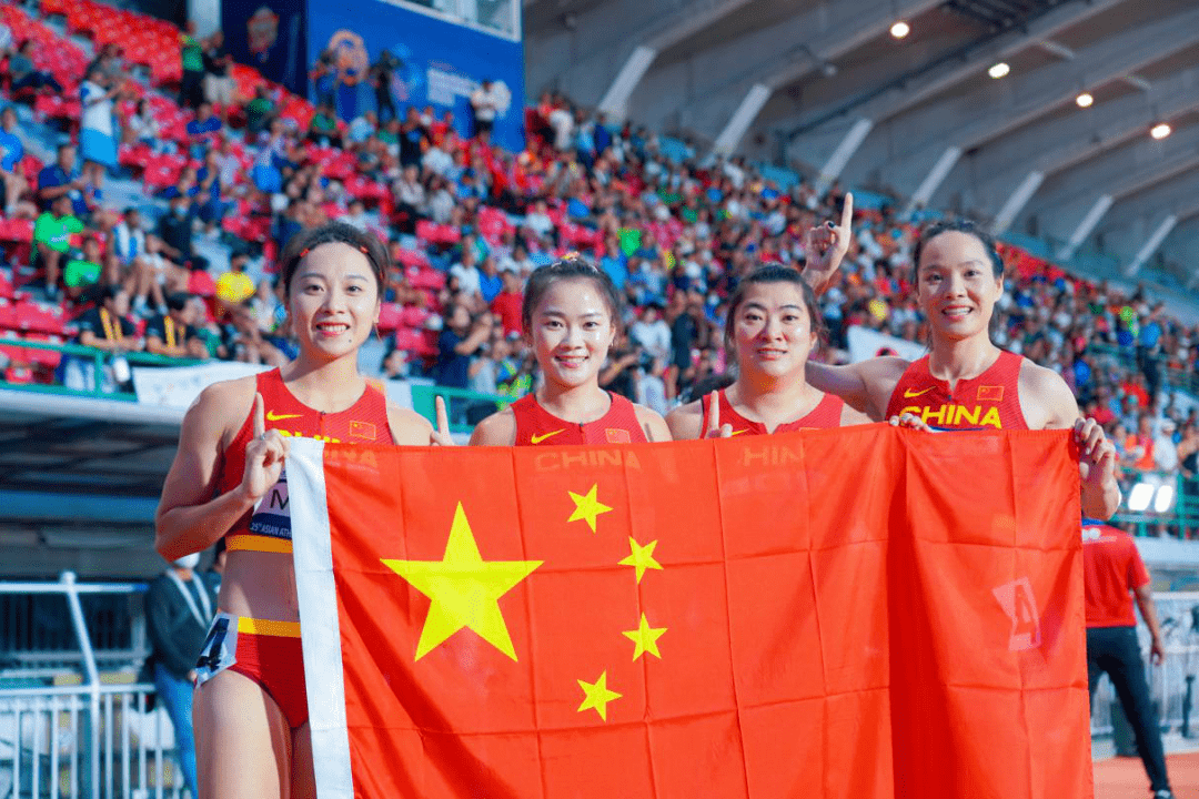 韦永丽助力中国女子接力队斩获亚洲田径锦标赛4×100米接力冠军_决赛