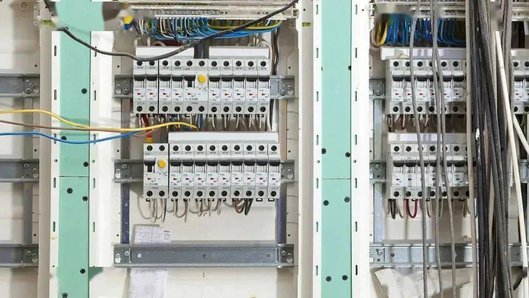 照明配电箱(板)进场未做检查