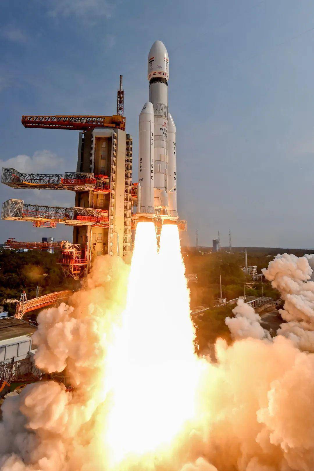 印度月船3号成功发射!飞船发射不会燃烧,为何返回地球燃烧起来