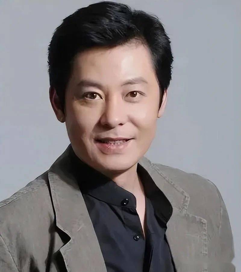 57岁戏骨晒美国安逸生活,与妻女分居一年终团聚,女儿颜值超高_孙思瀚