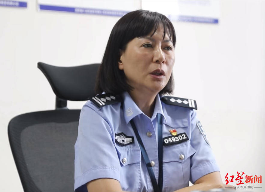 男子挟持女友,女民警苦劝"不要把路走绝了"助女子脱险_张艳梅_女孩