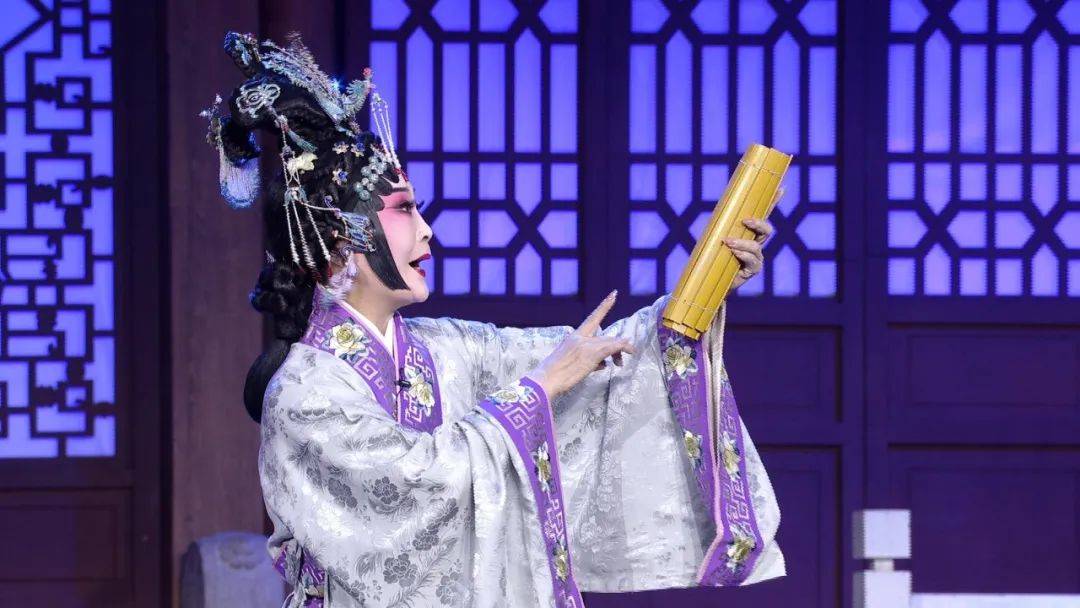 表演:张爱珍上党梆子《英台抗婚》表演:张爱珍 成静云上党梆子