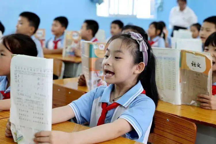 聘请人称博白数学王的庞美科(原王力中学退休数学