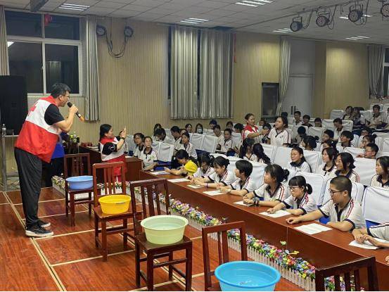 栖霞市翠屏中学举行防溺水知识讲座暨防溺水实操演练_活动_自救_救护
