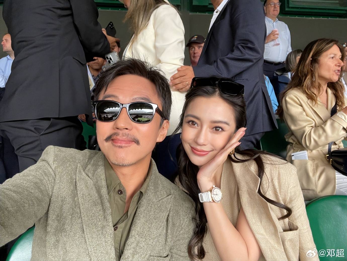 邓超晒与angelababy合影:大侄女,啥时候来一场网球对决_杨颖_配文