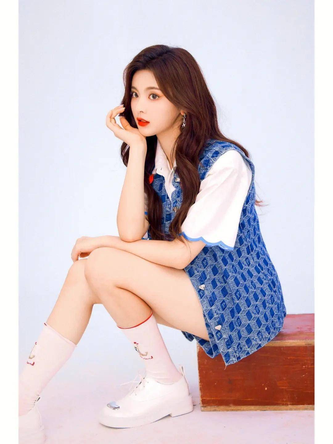 张杰演唱会南京举行,杨超越温暖现身,感恩的小仙女!