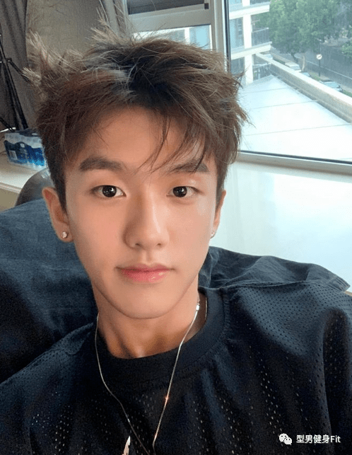 颜值很给力的肌肉小帅哥__rey_zzz