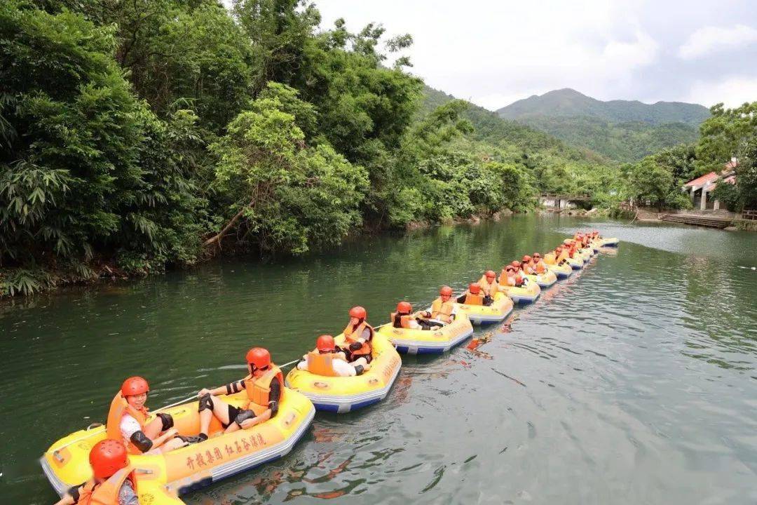 东兴屏峰雨林景区红石谷漂流正式开漂!