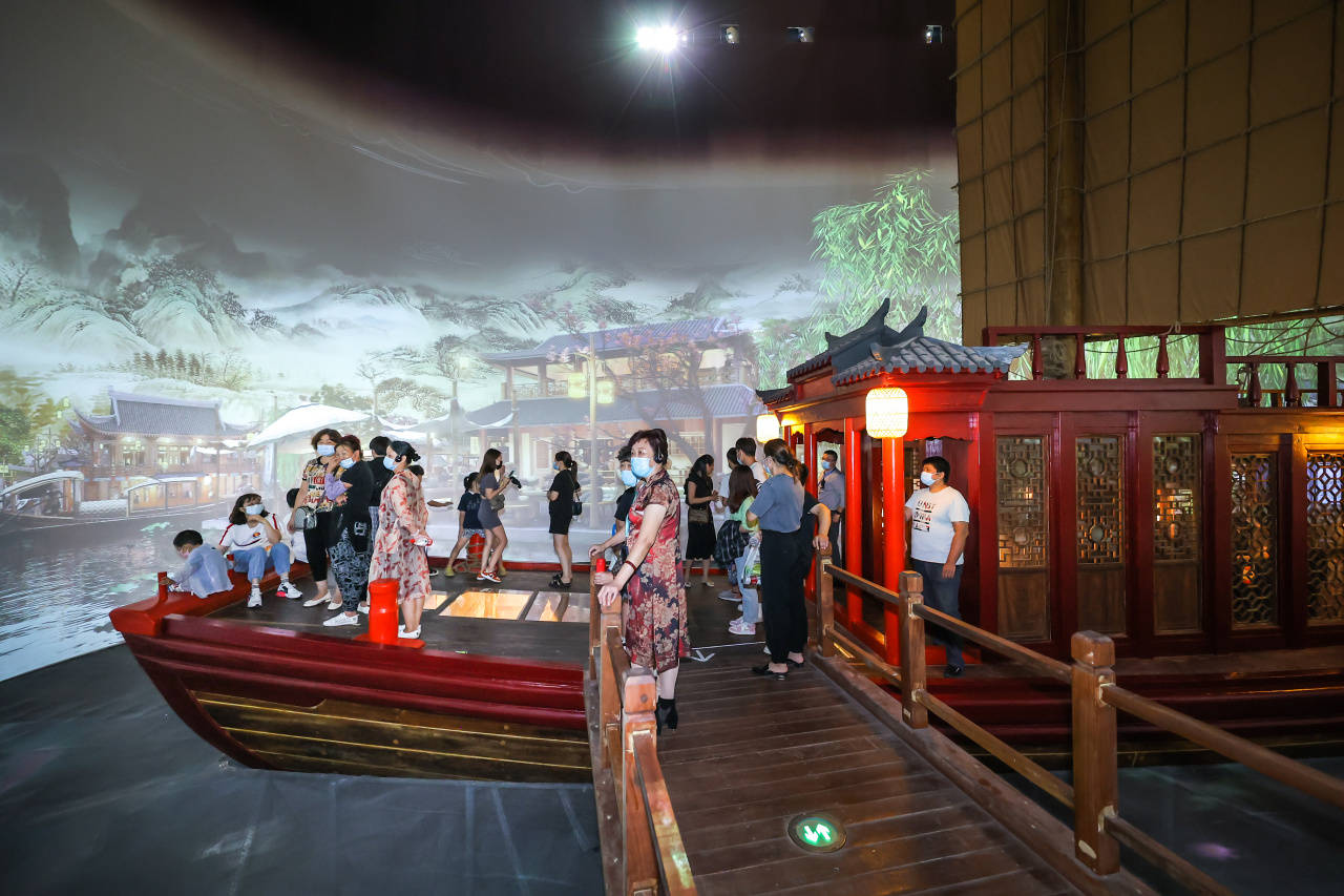 沉浸式文旅新业态:创新消费场景 激发消费活力_演出_大庸_观众