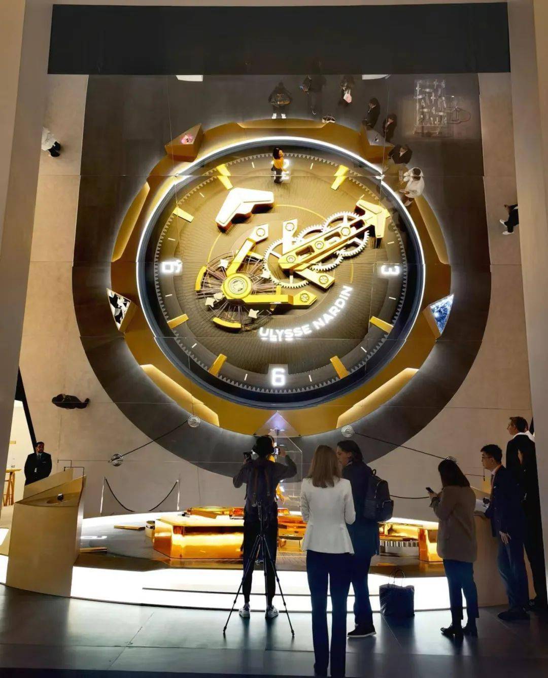 "钟表与奇迹"展定档上海