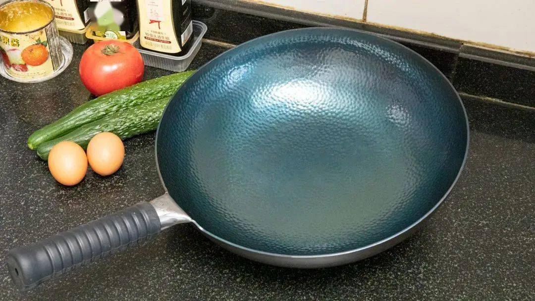 这么一口章丘铁锅,对每个家庭来说都是使用率很高的炊具,一百多的价格