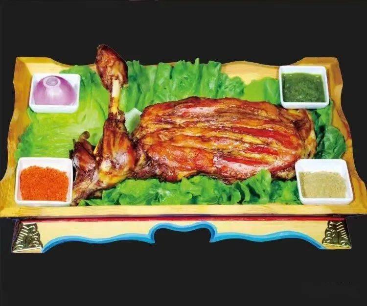 汤选料讲究,取黄牛为原料,用牛骨头熬汤,煮牛肉时必须浸泡,除去血污