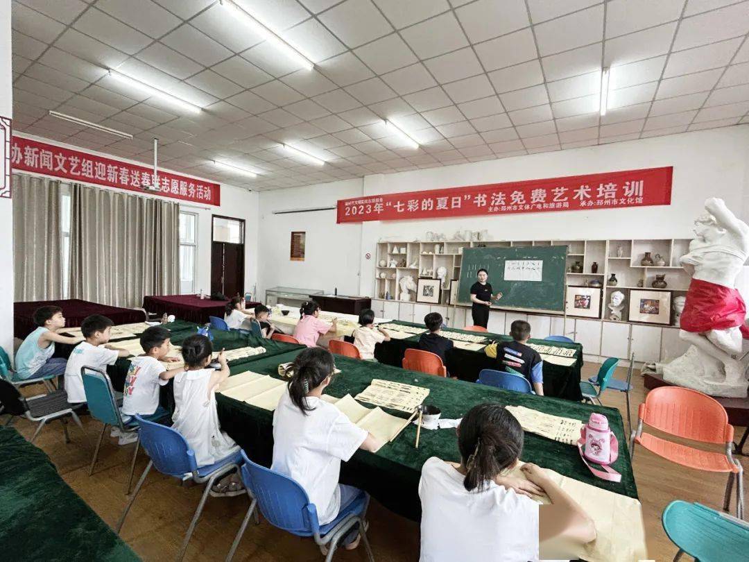 学生许祖鸣说"我们通过参加培训活动,增强了阅读能力,使我的假期生活